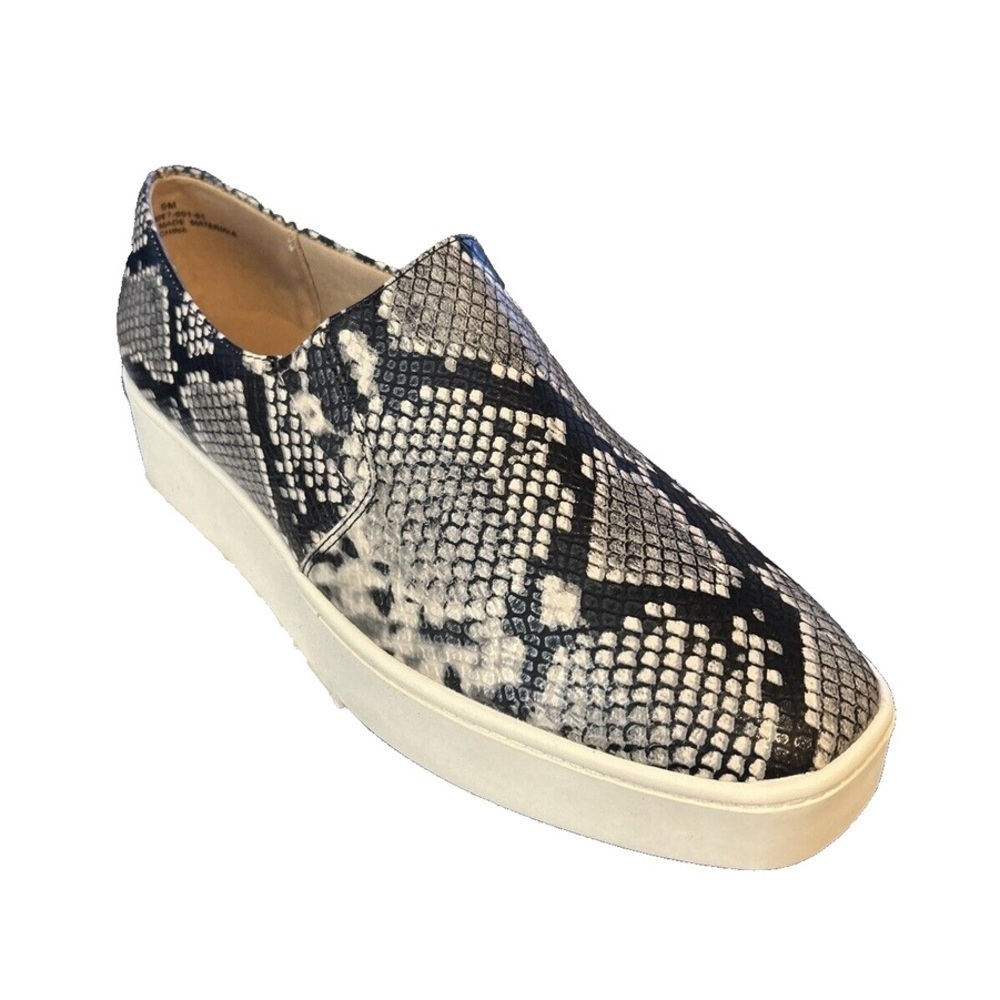 Baretraps Womens Yannah Slip On Sneaker size 6